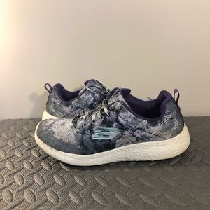 Women’s Sketchers Lite-weight shoe